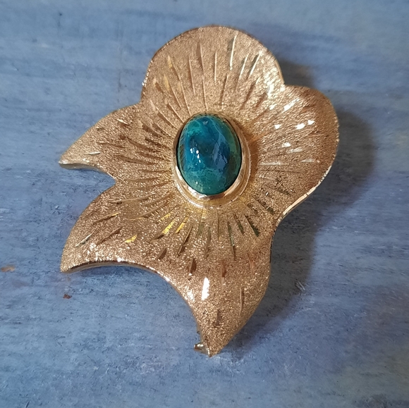Vintage 18K Brushed Yellow Gold Custom Abstract Leaf Design Turquoise Brooch - Picture 4 of 16